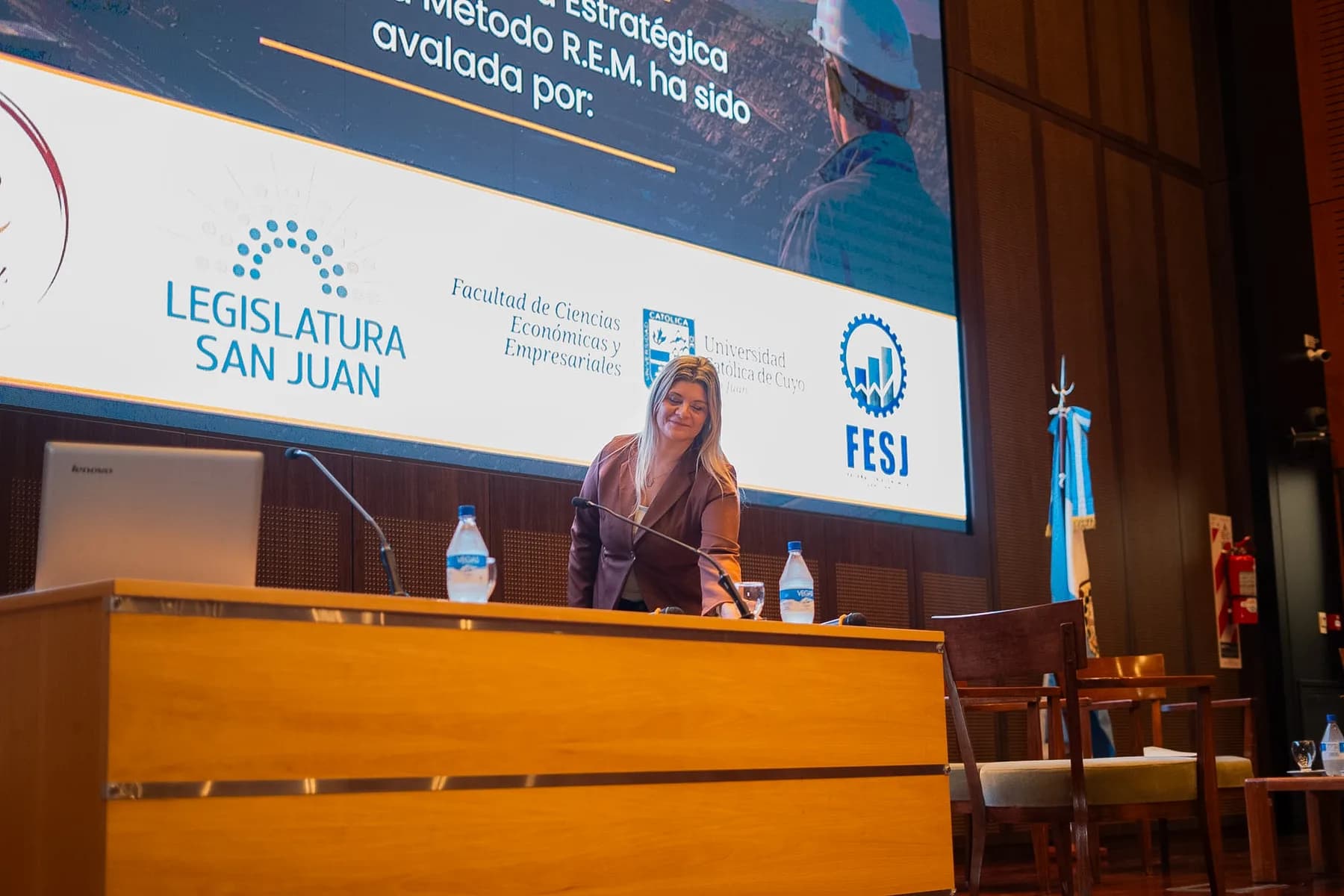 Presentación del Método R.E.M. en el Auditorio Emar Acosta.